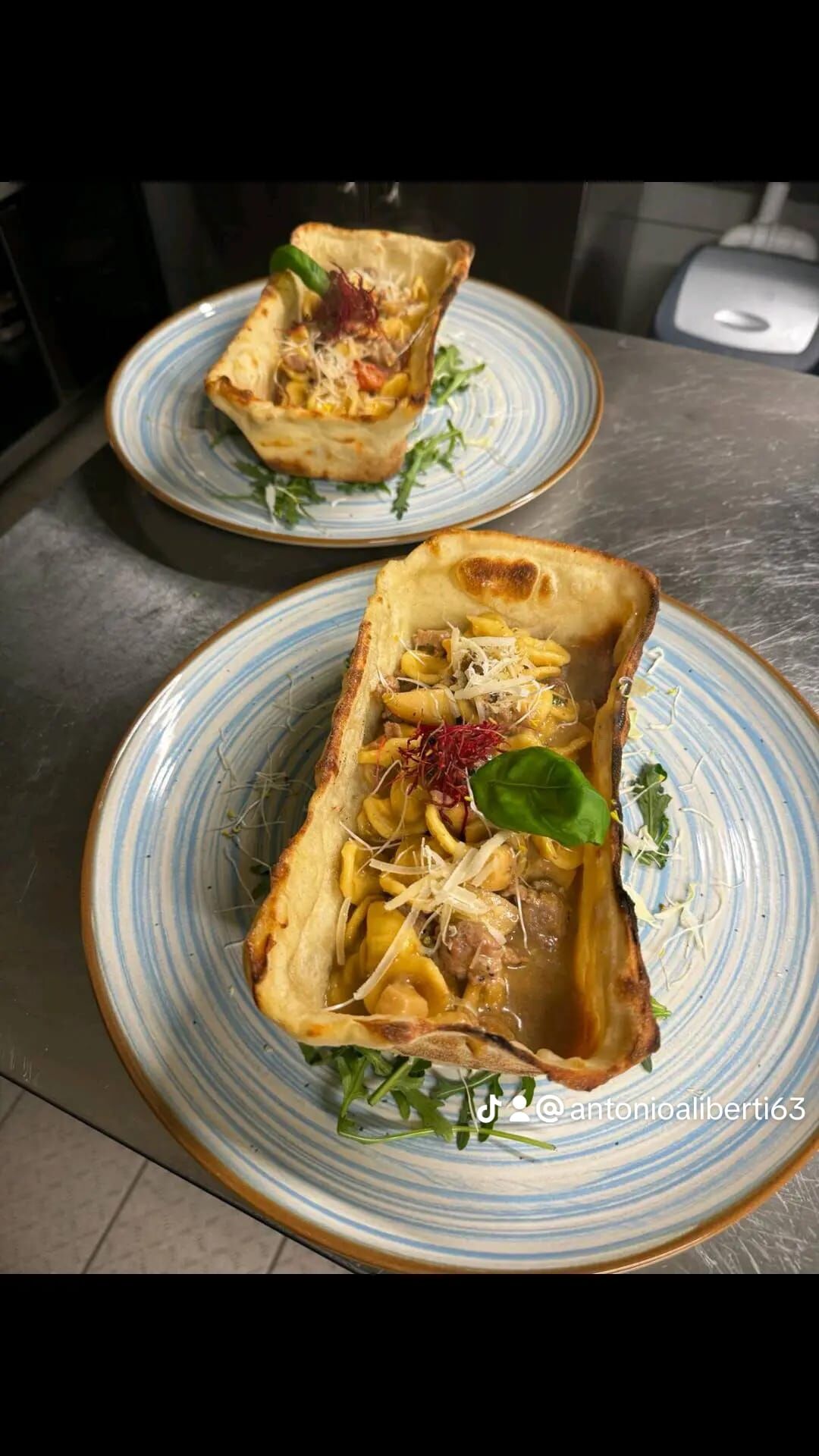 Pasta im Brotschälchen