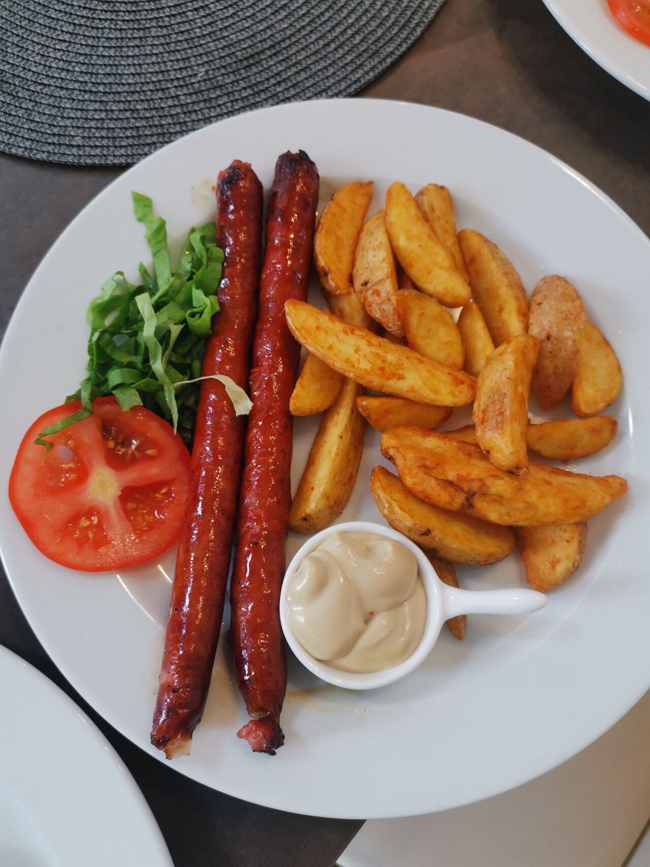 Cârnăciori la grătar 