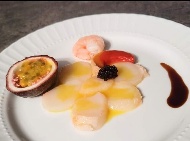 Tartare de Saint Jacques vinaigrette fruit de la passion 