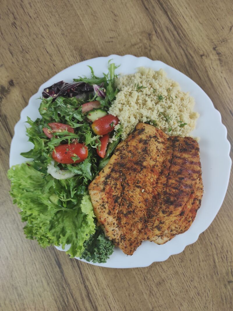 Filet drobiowy grillowany z dodatkami