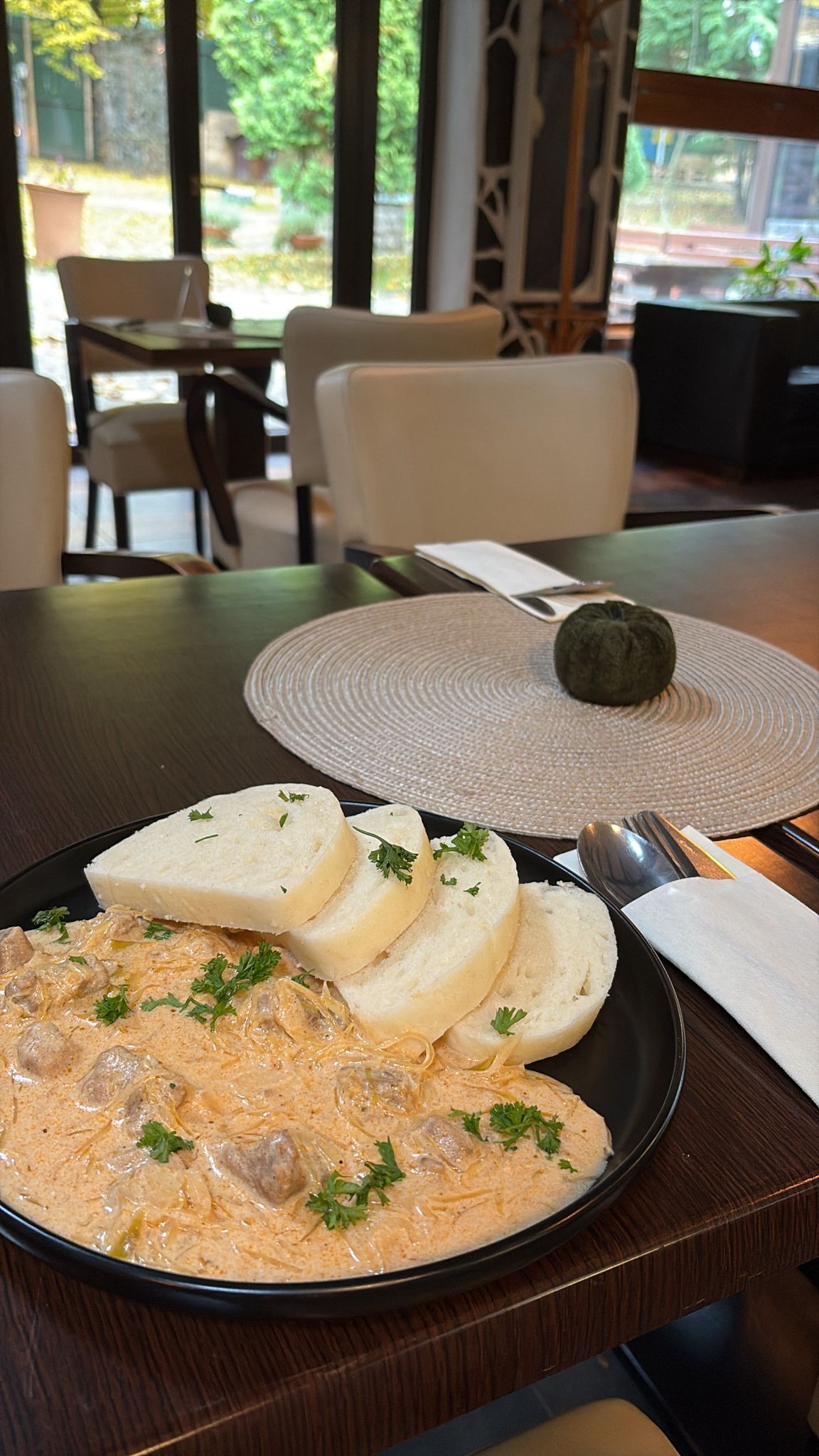 Segedínsky guľáš, domáca knedľa