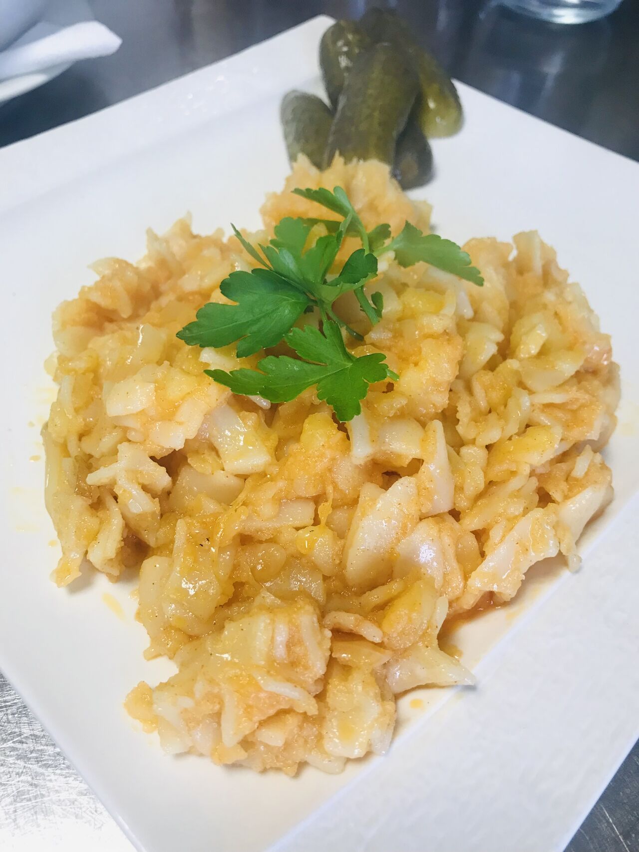 Granadírsky pochod s kyslou uhorkou