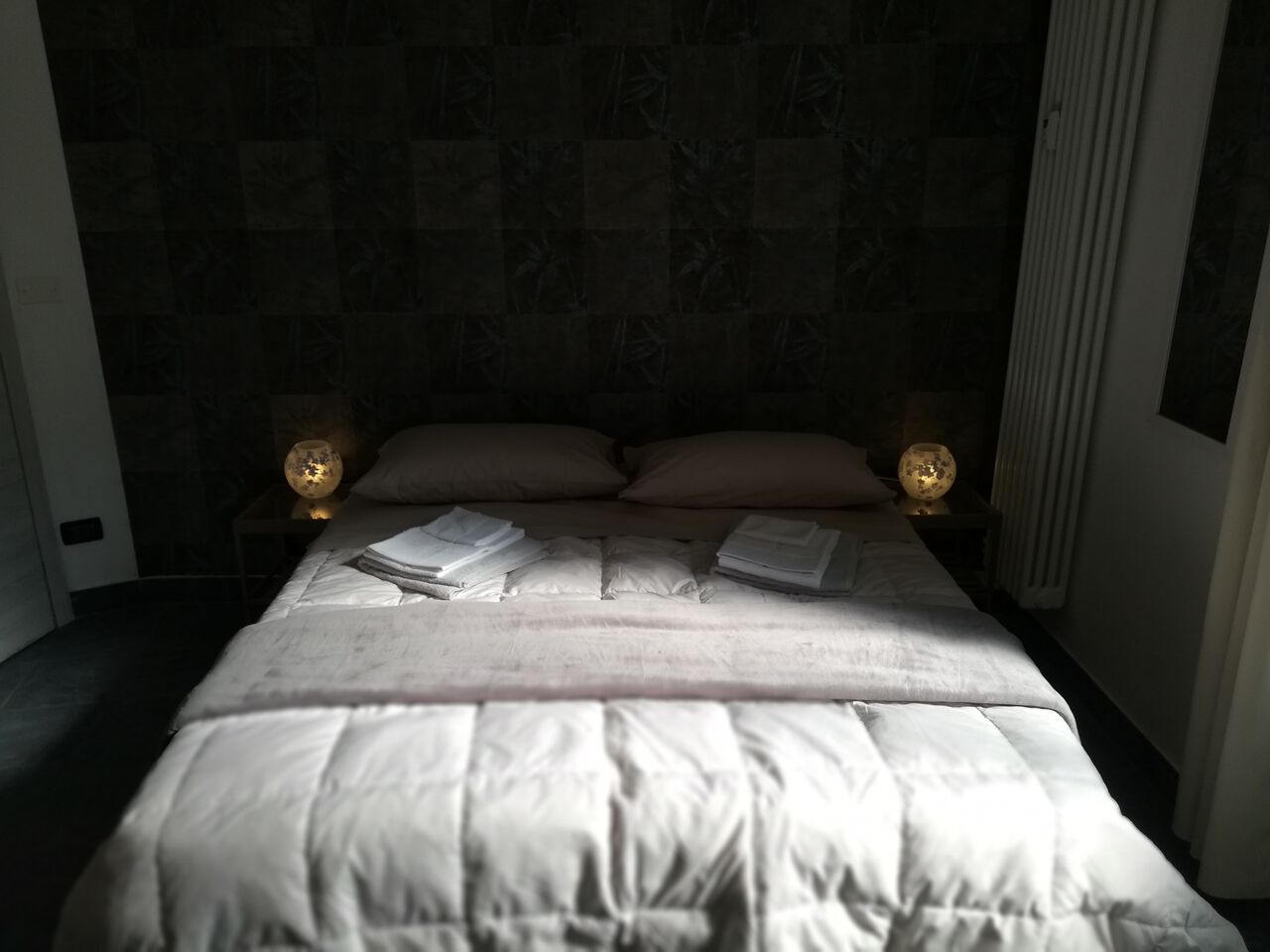 Camera San Carlo
Singola con bagno in comune 25 €
Doppia con bagno in comune 35 €
2.30 tasse di soggiorno
Colazione inclusa