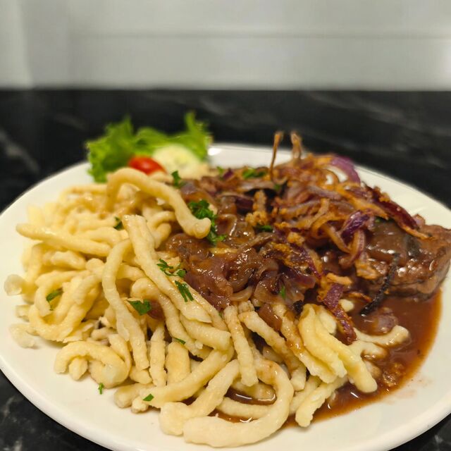 Zwiebelrostbraten mit Spätzle