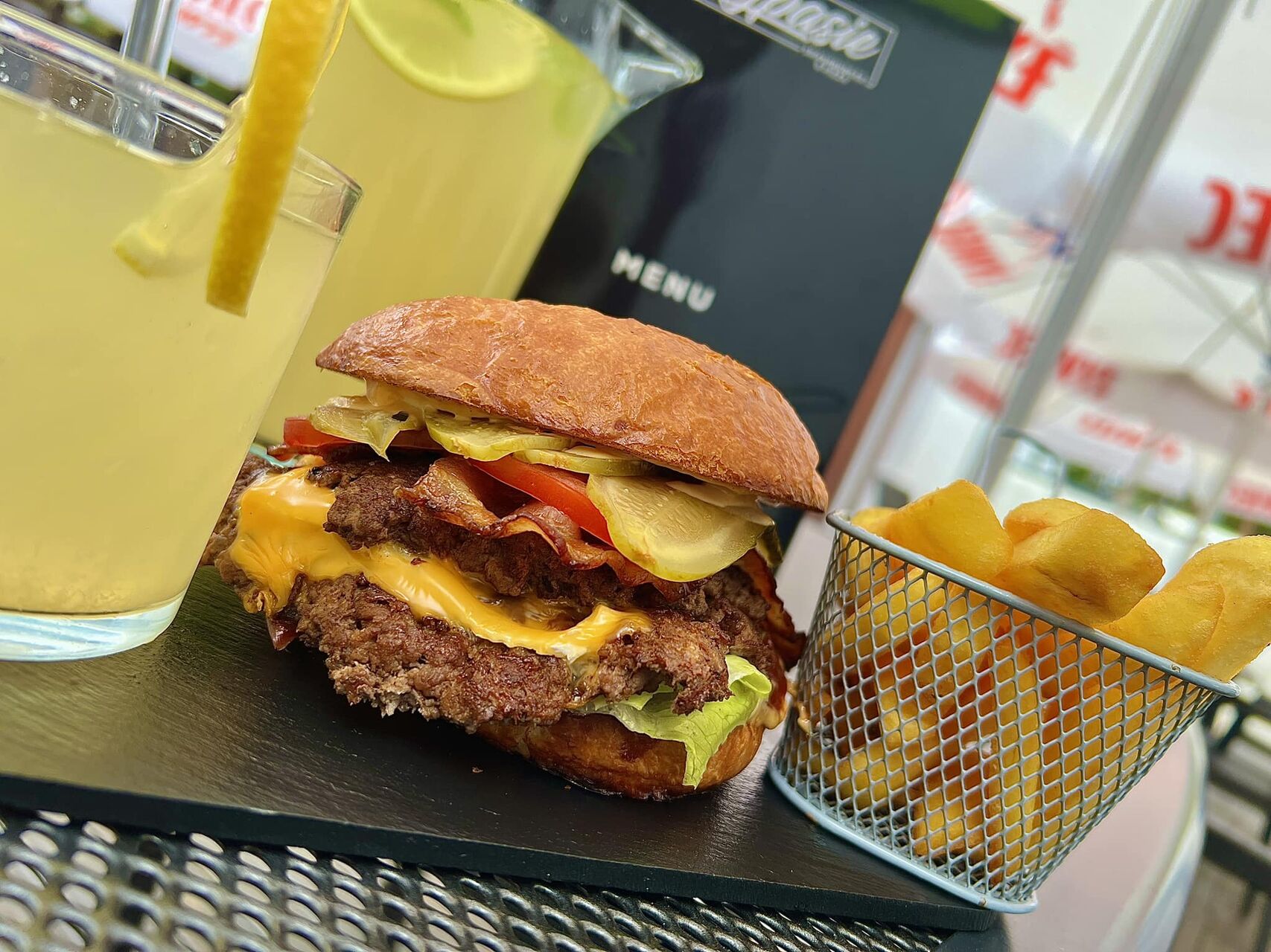 🔥 Smash Burgery – Soczysty Smak w Najlepszym Wydaniu! 🍔