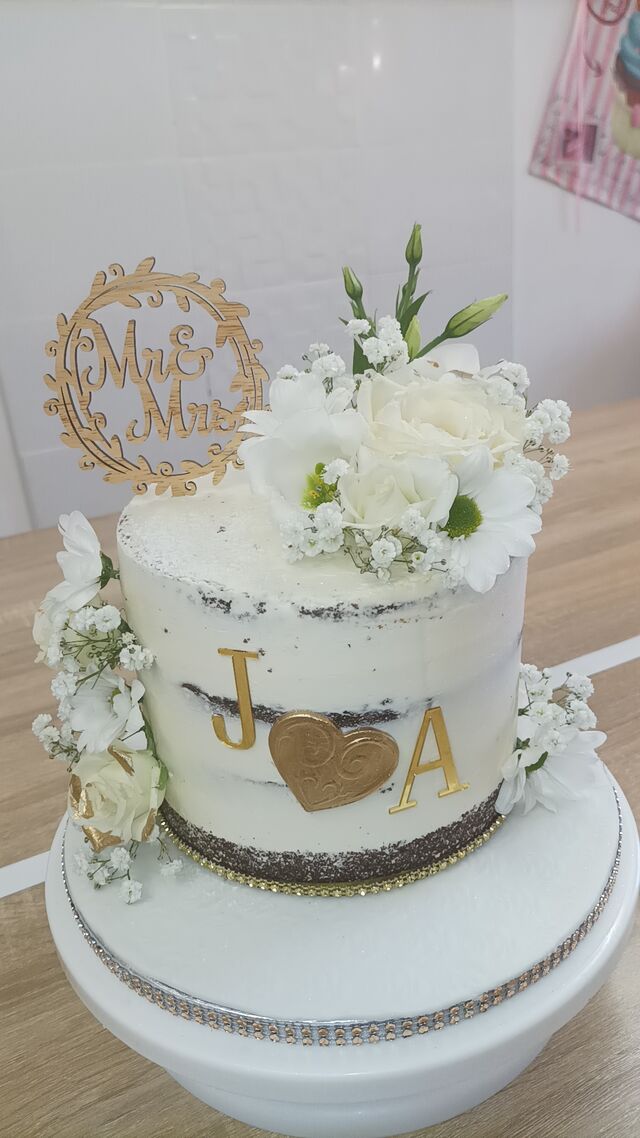 Naked Cake floral pour un mariage civil