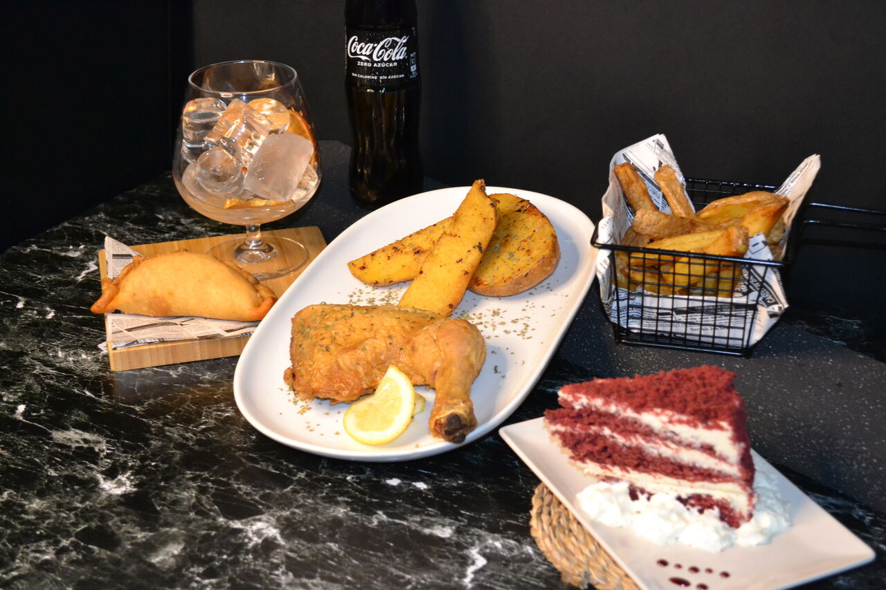 Trasero de pollo asado con papas 