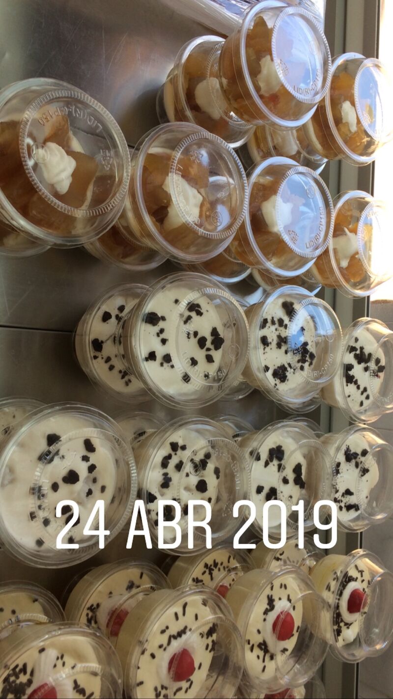 NUESTROS POSTRES CASEROS:
DULCE DE TROSOS DE PAPAYA CON CREMA DE QUESO
DULCE DE COCO RAYADO CON CREMA DE QUESO 