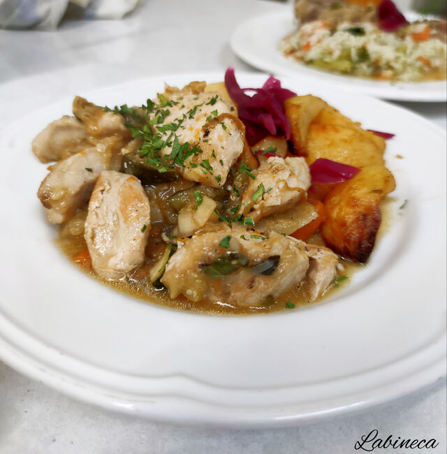 FIT piletina, piletina s povrćem na padelu