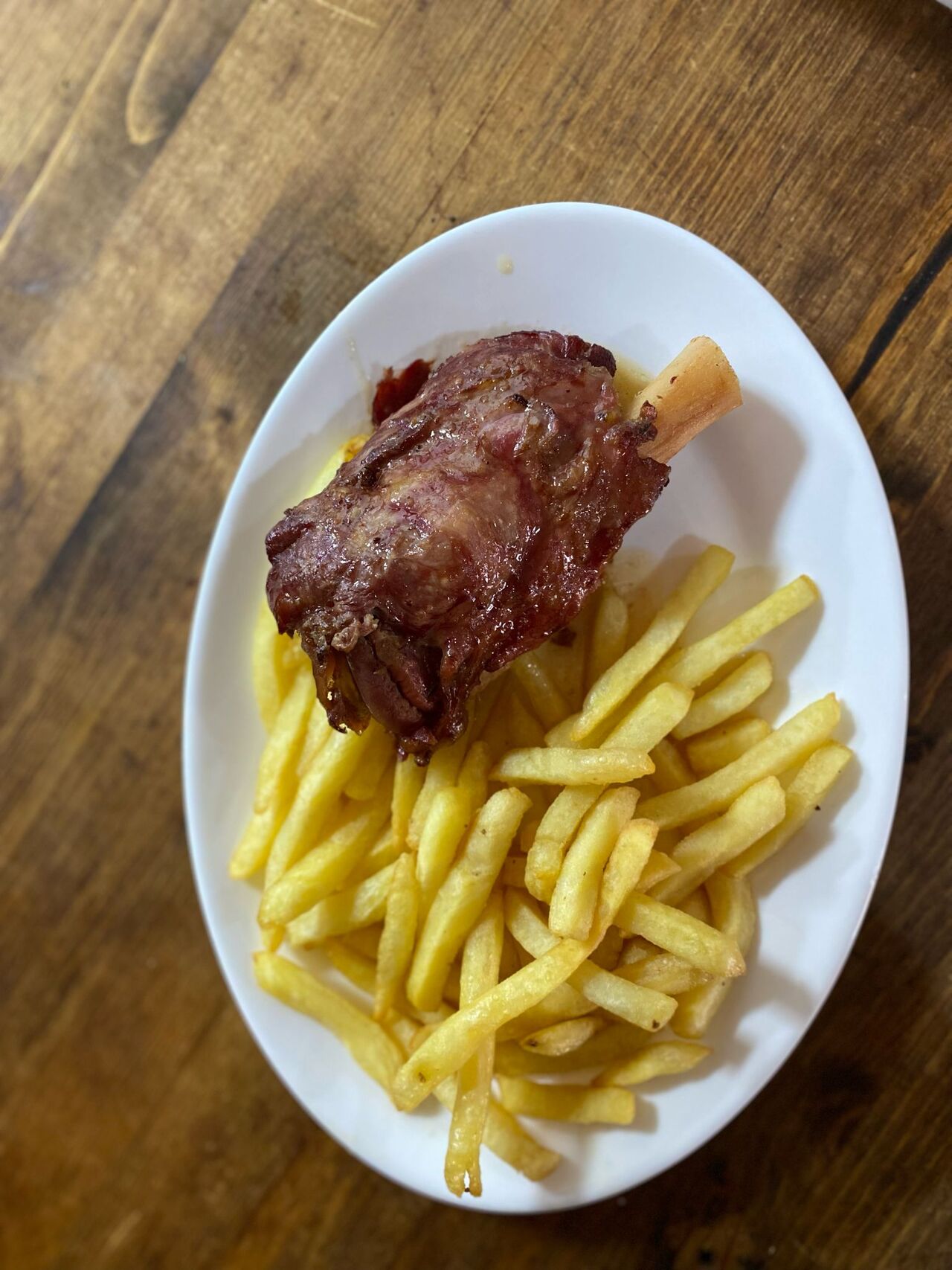 Codillo de cerdo al horno