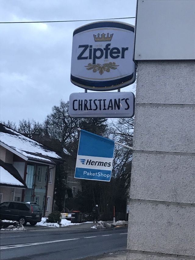 In Cooperation mit Hermes
Paketabgabe Mo. bis Fr.
von 9:00 bis 22:00 Uhr