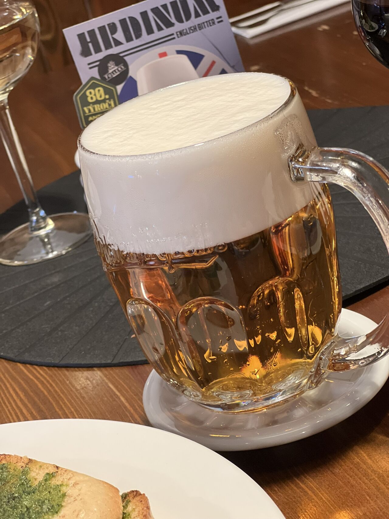 Čepovaná hladinka plzeňského Prazdroje