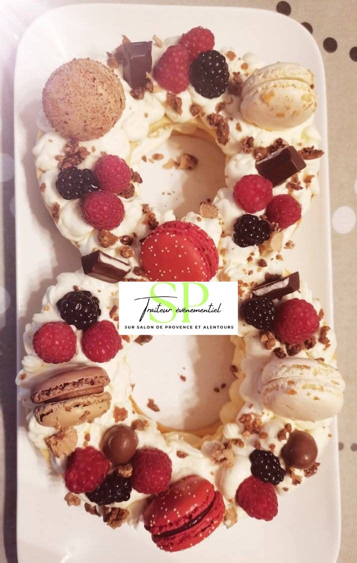 Number cake fruits rouges