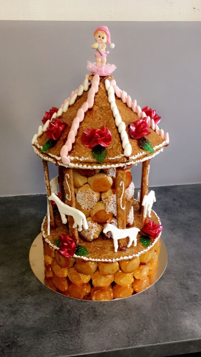 Pièces montée choux et nougatine. 