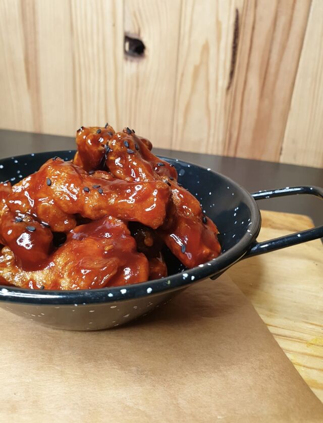 Asinhas de frango com molho barbecue 