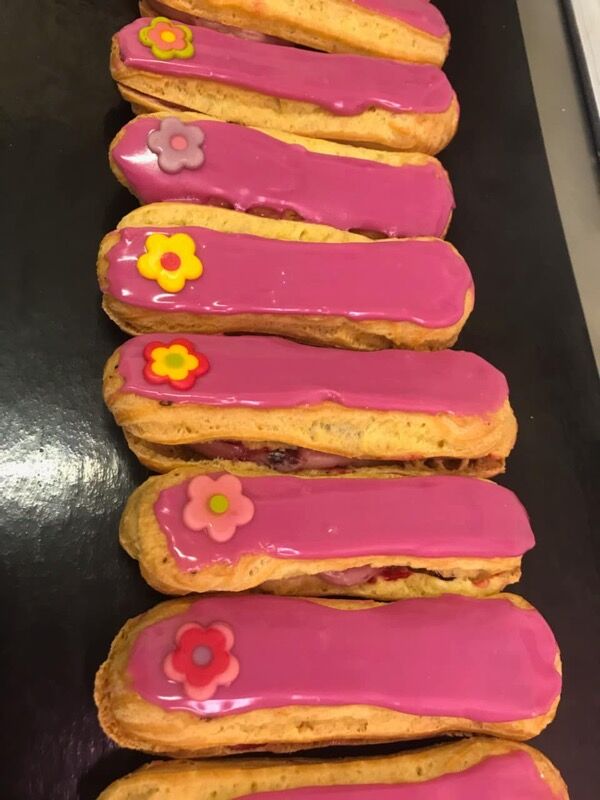 Crème pâtissière mélangé à la marmelade de cerise et compotée de cerise