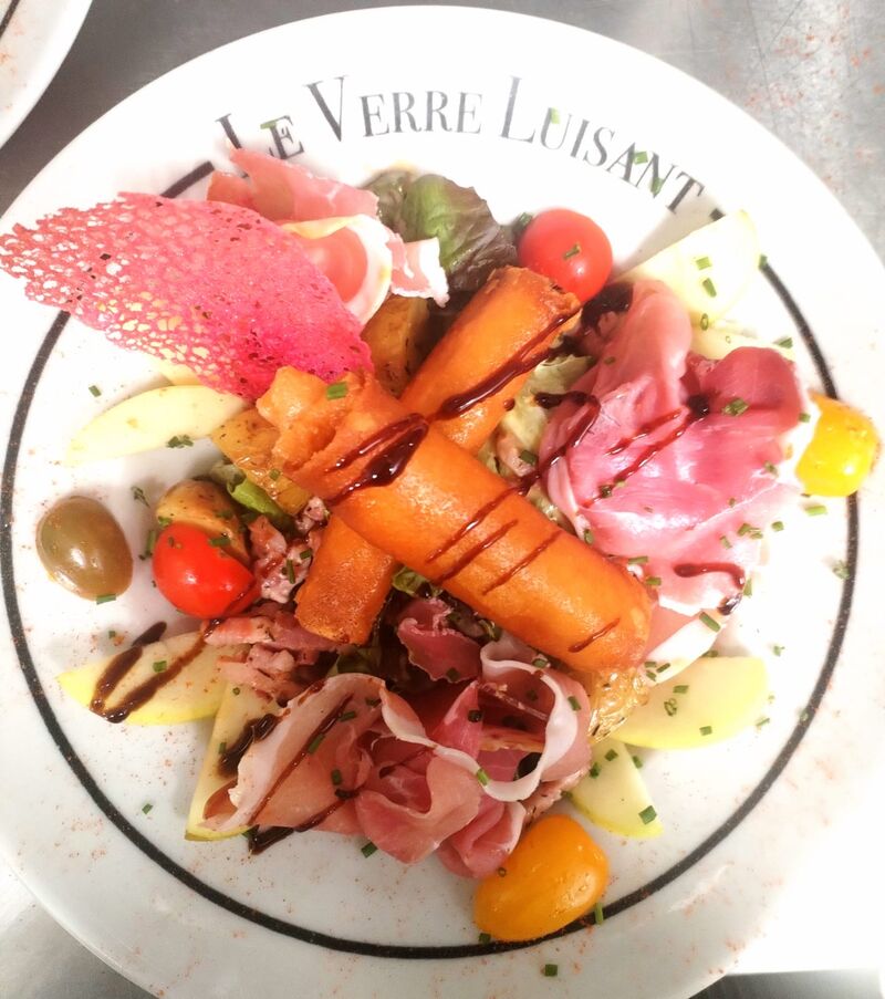 SALADE BIQUETTE AUX NEMS DE CHEVRE ET MENTHE FRAICHE