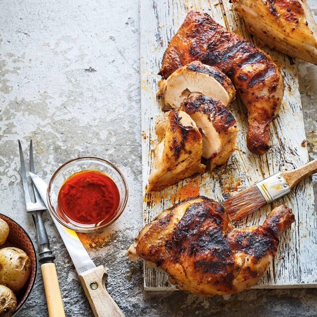 FORMULE EXPRESSE 😍✌️
Deux pièces de poulets braisé dans une box pour une double dégustation
