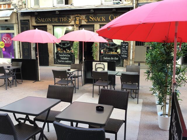 Terrasse ombragée et calme pour vos pauses gourmandes
