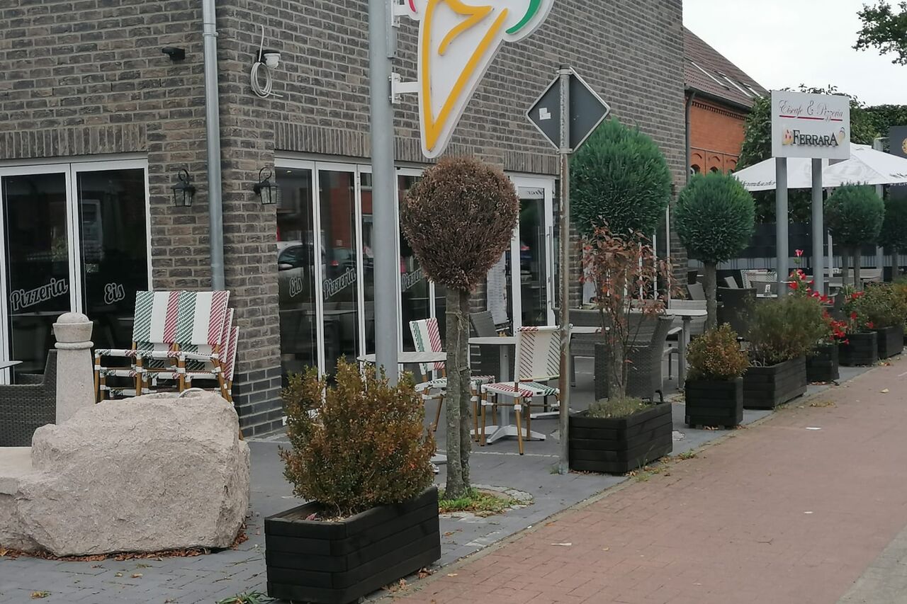 großer Außenbereich