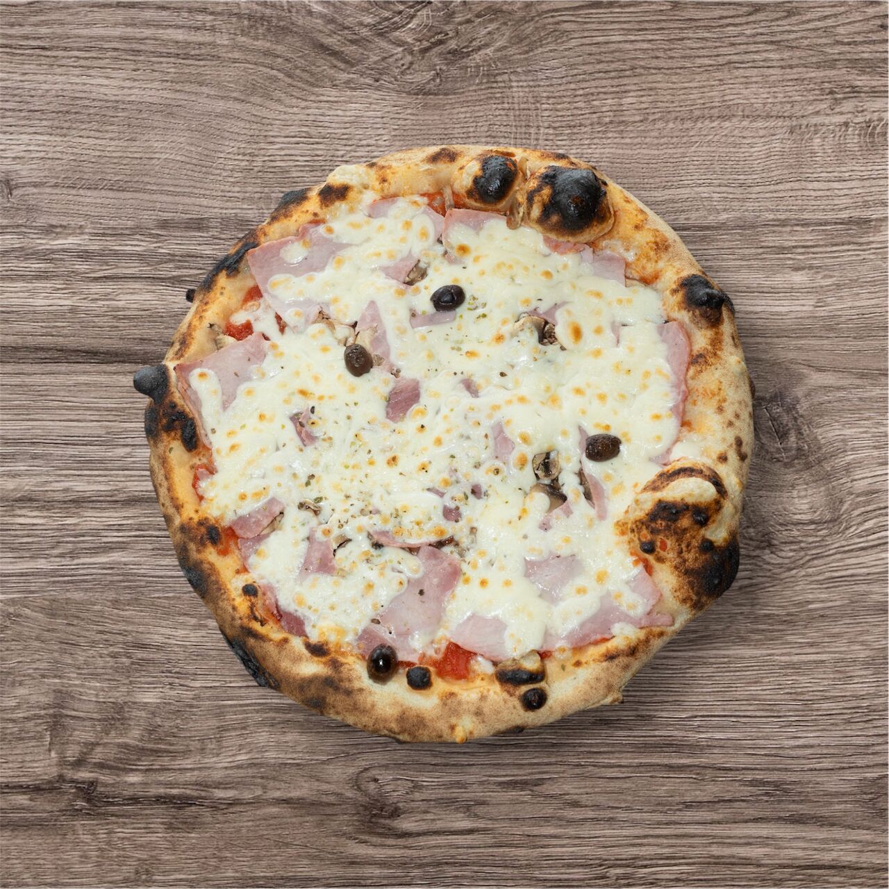 Reine ▪ 13,50€ : sauce tomate bio, fior di latte, jambon, champignons, olives, origan