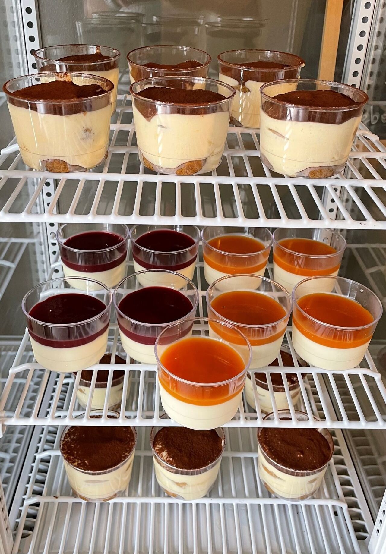 Les desserts maison : tiramisu et pana cotta 