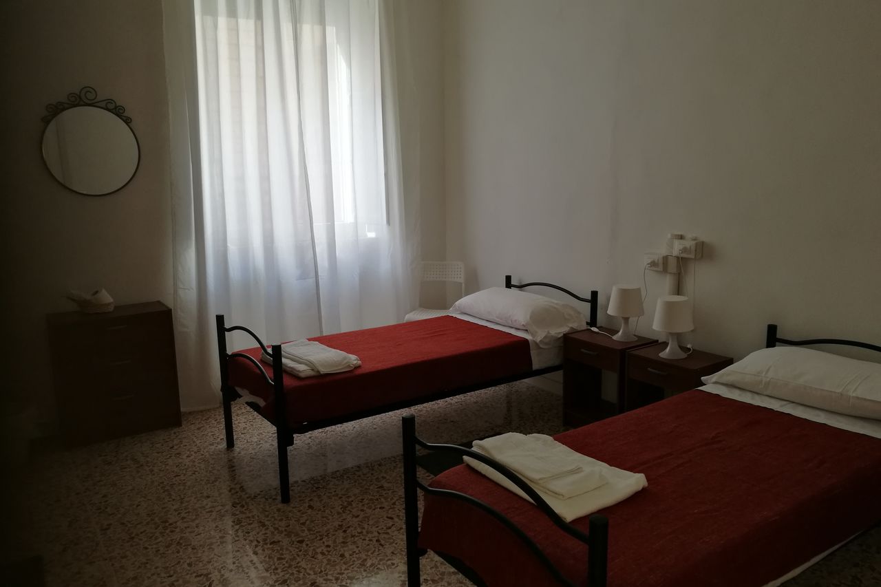 Camera Tripla Economy con bagno condiviso