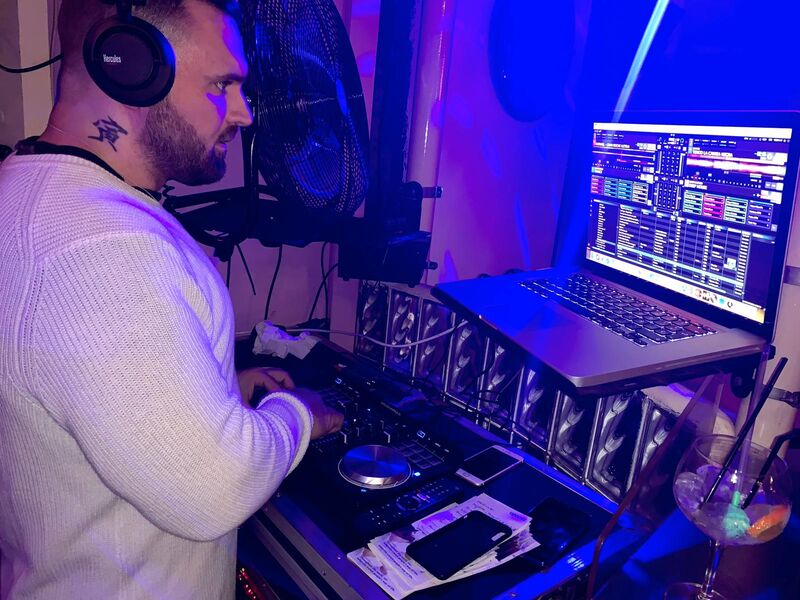 Con nuestro djresidente