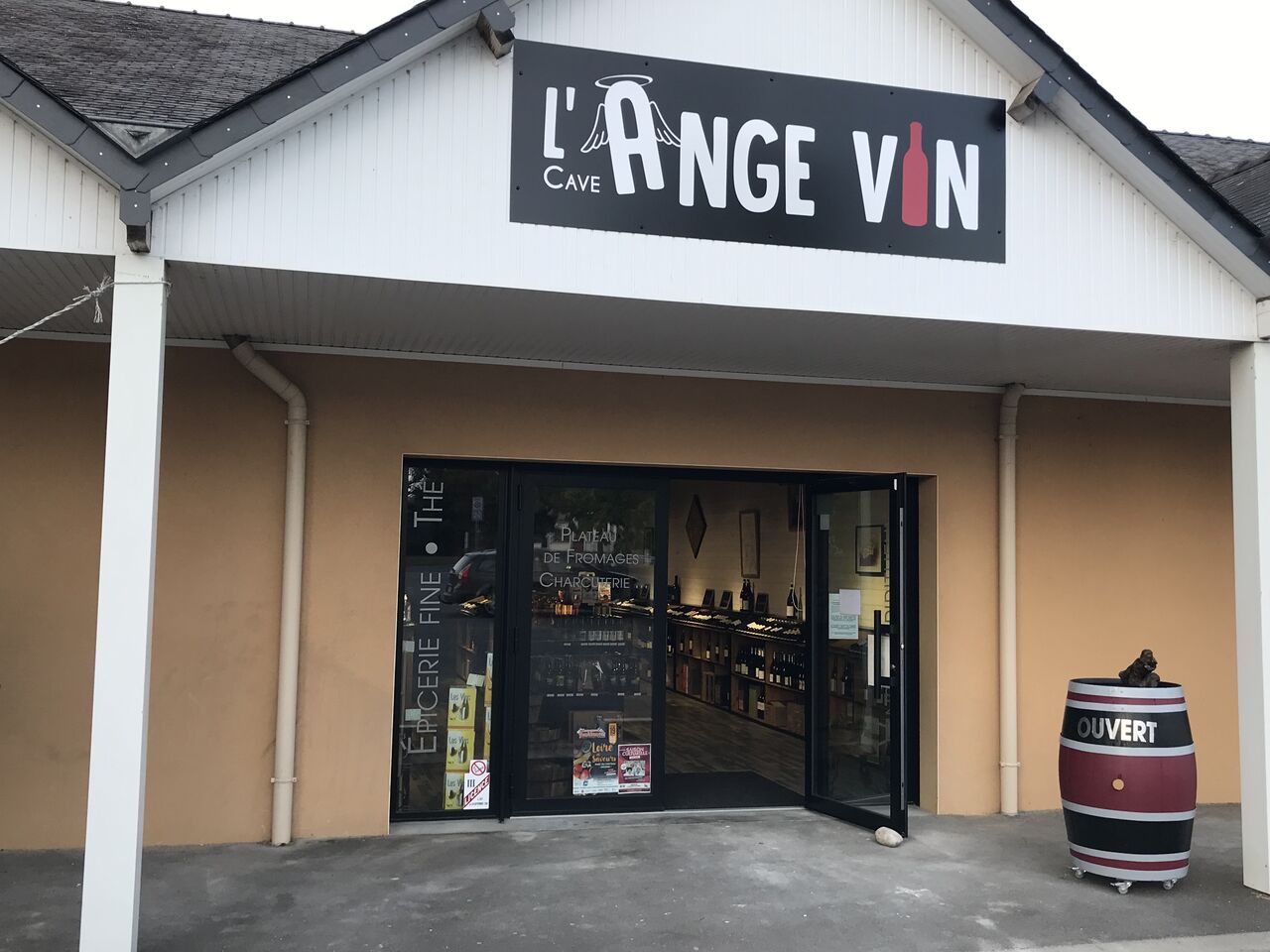 La Cave est désormais ouverte.
Venez nombreux à la découvrir!