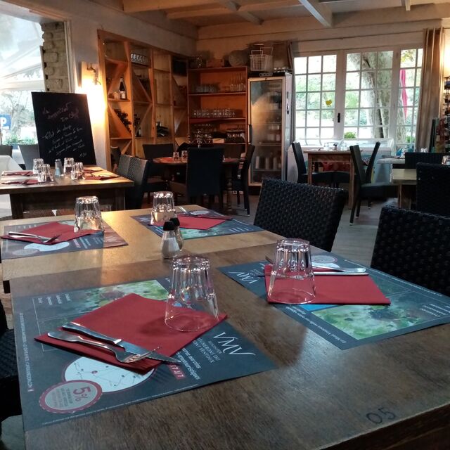 Salle intérieure chaleureuse