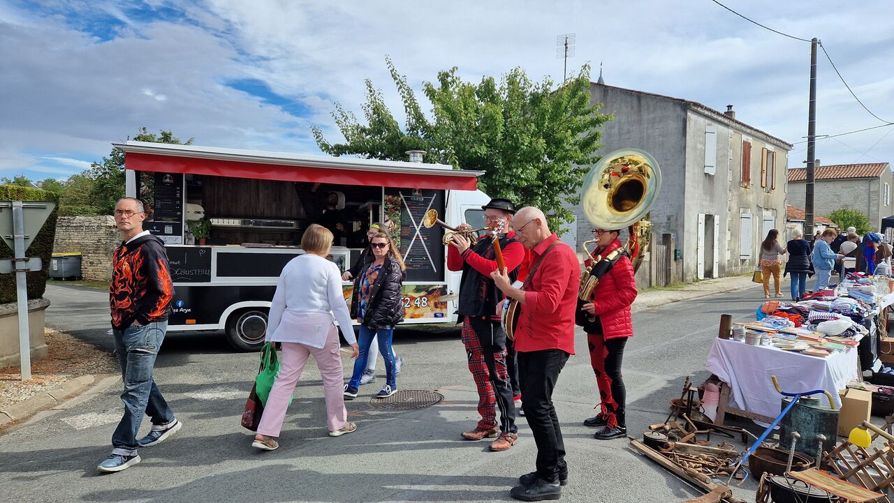Brocante Villeneuve la comtesse 08 sept 2024