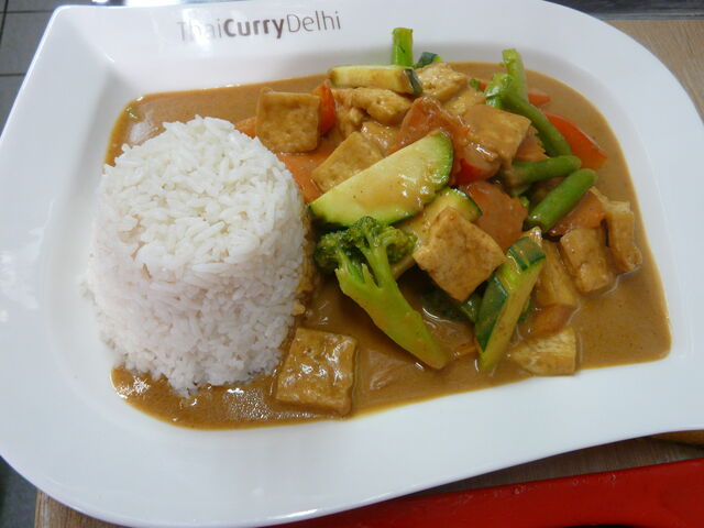 Frischem Gemüse mit Erdnuß 9,80 €