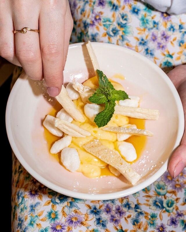 Crémeux kalamansi, meringue wasabi et guimauve coco. 