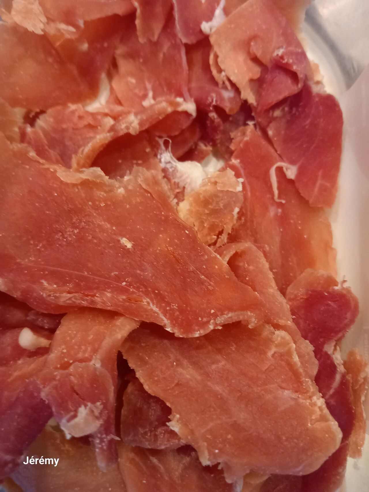 Jambon cru coupé par nos soins à la trancheuse