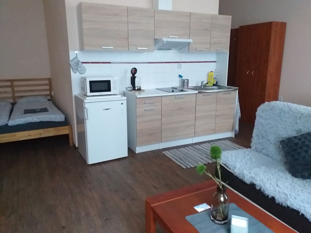 Ubytování pro Vás nabízíme v nově upravených plně vybavených apartmánech typu STANDARD i DE LUXE.
Foto apartmán STANDARD Č. 2