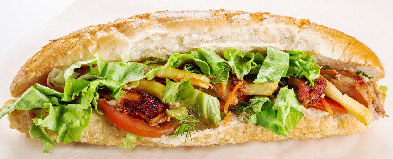 Bocadillo vegetal.
Ingrediente 1, Ingrediente2, Ingrediente 3.
5 €