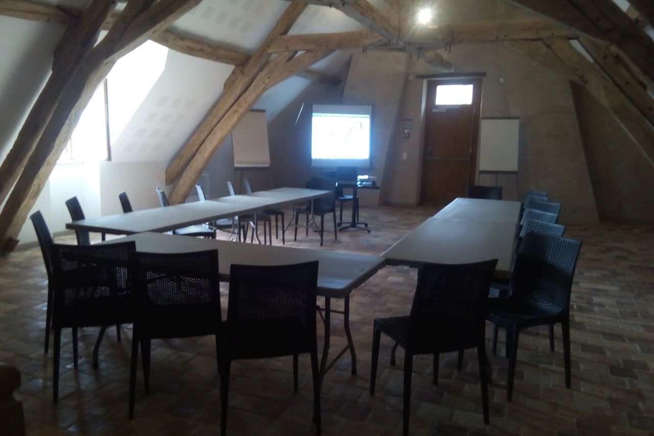 Une grande salle au 1er étage