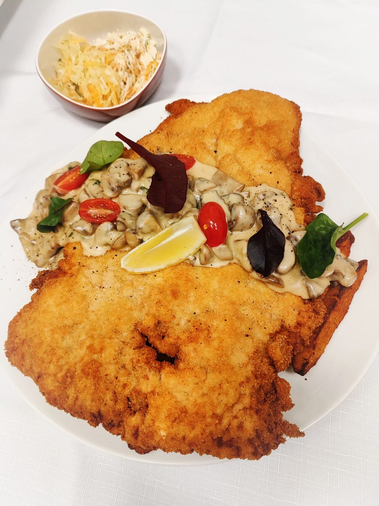 Schweineschnitzel mit Champignonssoße