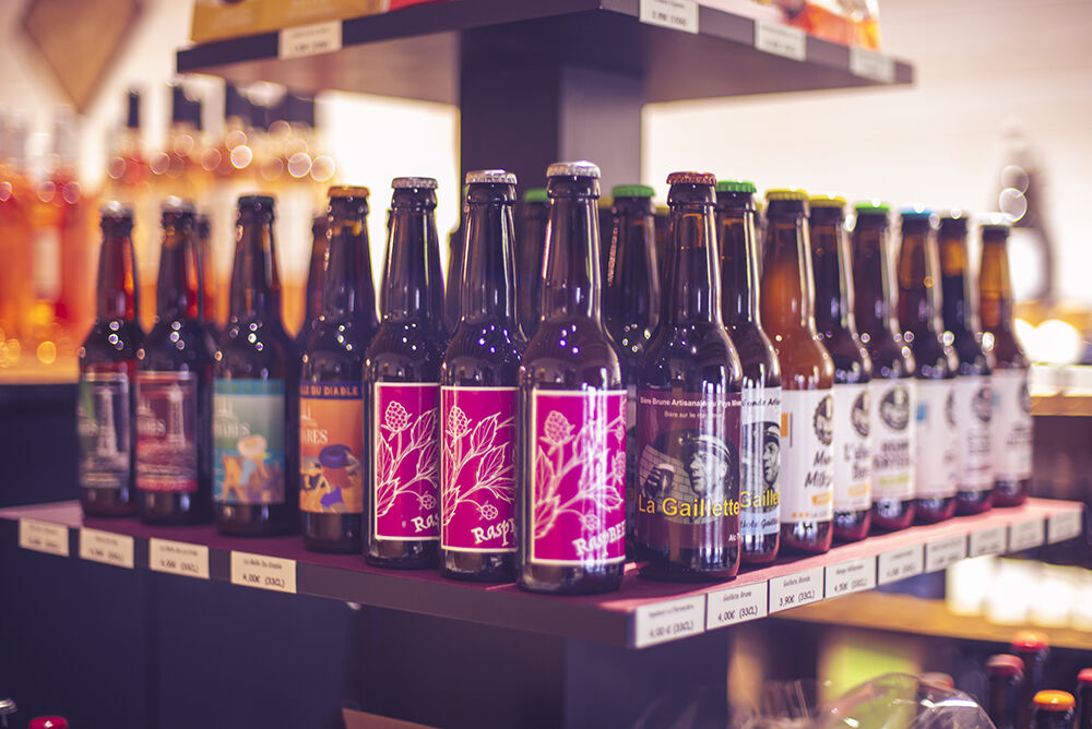 Une sélection pointue de bières artisanales est à votre disposition en 33, 50 ou 75cl.