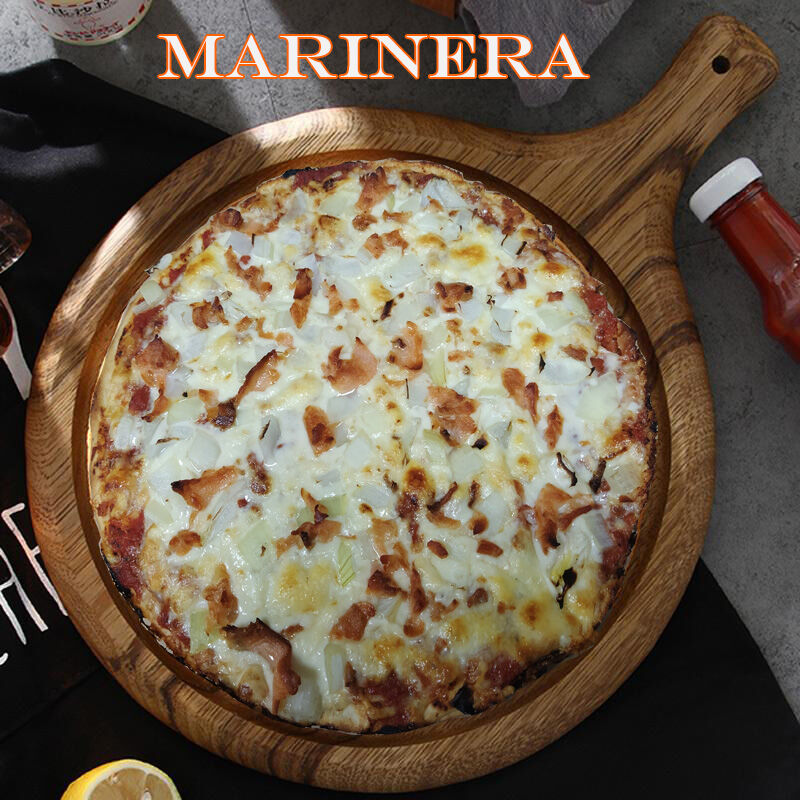 Tomate Base, Queso, Salmón y Cebolla.