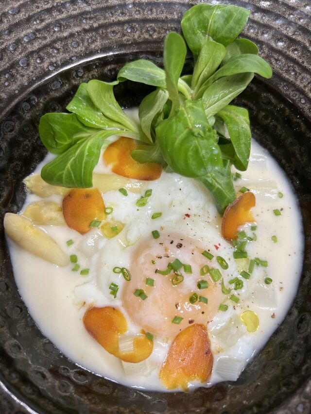 Les Asperges Blanches, l’Oeuf Parfait, Poutargue et Mâche