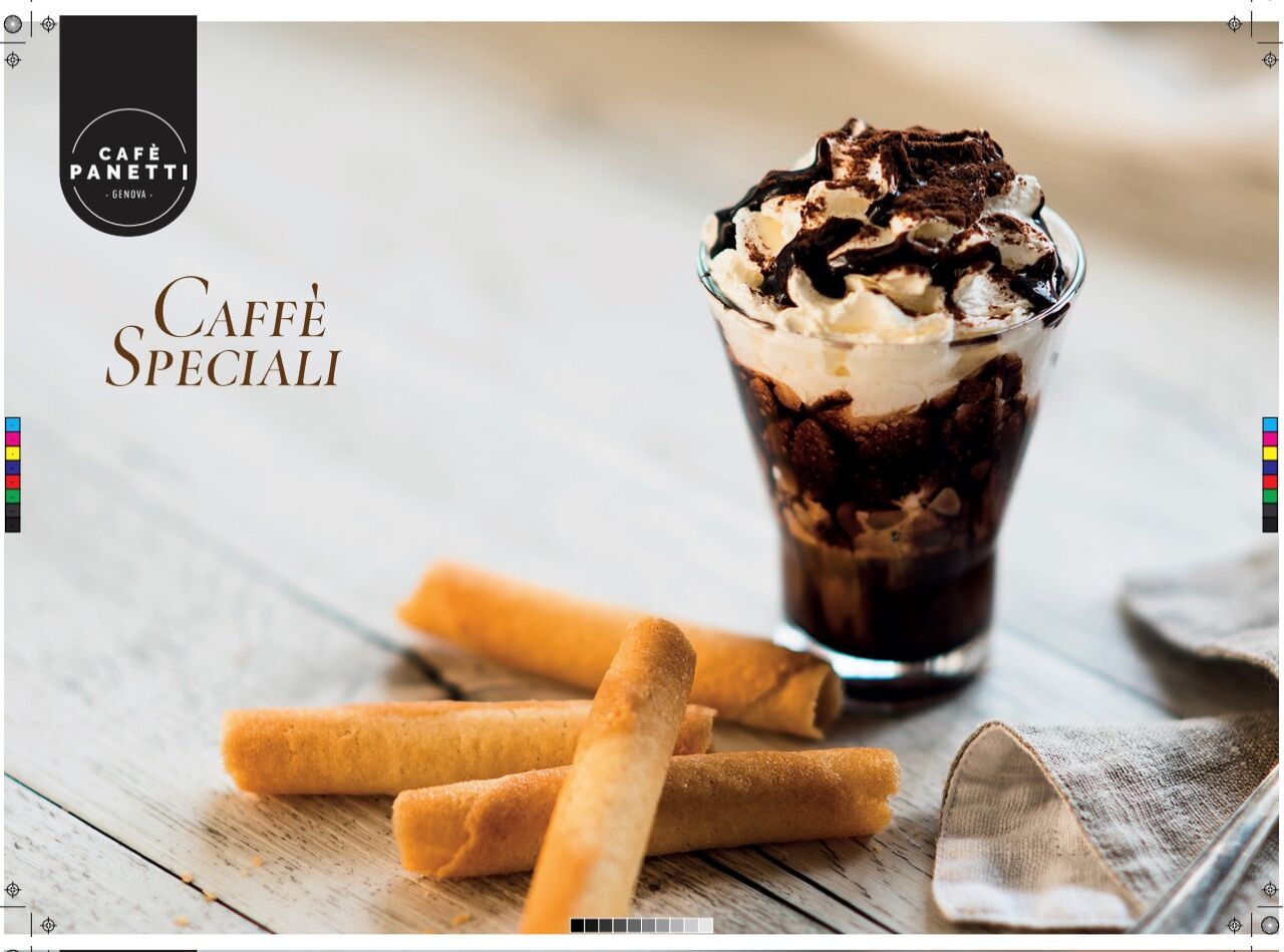 Caffè espresso 100% Arabica realizzato con panna o gelato e aromatizzato con più gusti a scelta tra topping e sciroppi