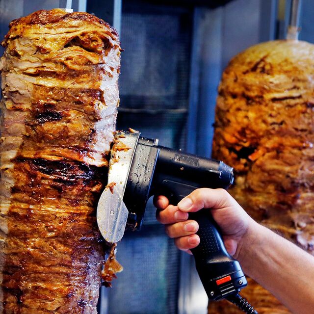 Llega el sol ☀y el fin de semana. En #SantBoi pide lo que apetezca🍕🌮🌯 a #Pizzabaccodonner 🍽, lo mejor de la comida hindú👳