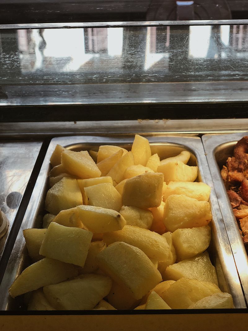 Pincho de patatas bravas
