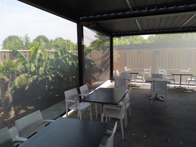 OVERDEKT EN VERWARMD TERRAS