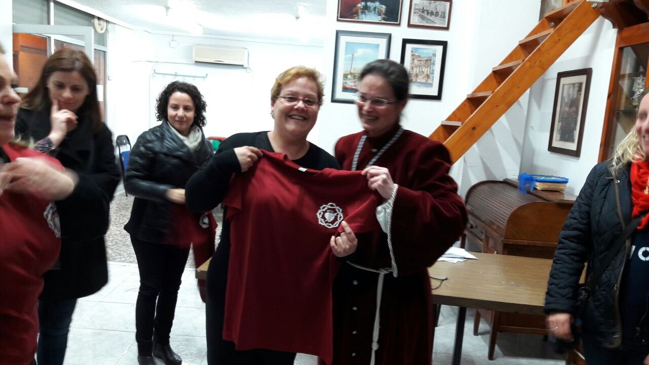  Podéis conseguir pulseras a 1€ muy semanasanteras para la restauración de la Virgen de las Angustias a la que estamos unidas.