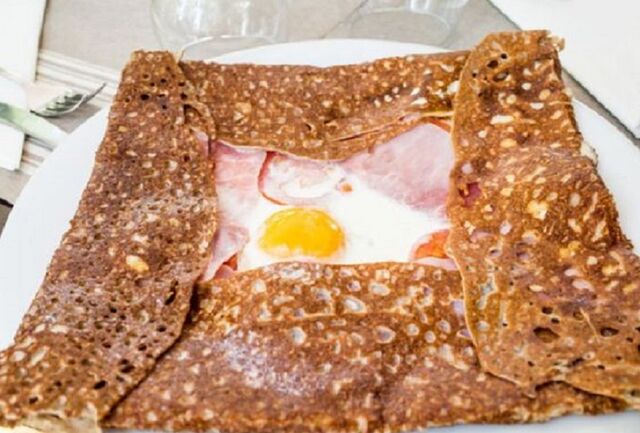 Le midi, vous souhaitez manger un repas sain et rapide, nous vous proposons des galettes de blé noir, des salades, des planches.