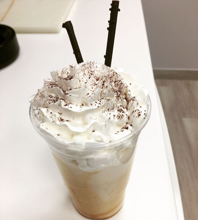 *BATIDO DE HELADO*
Batido de TURRÓN con Leche sin lactora; Bebida de soja, Bebida de avena Ó Bebida de almendra.