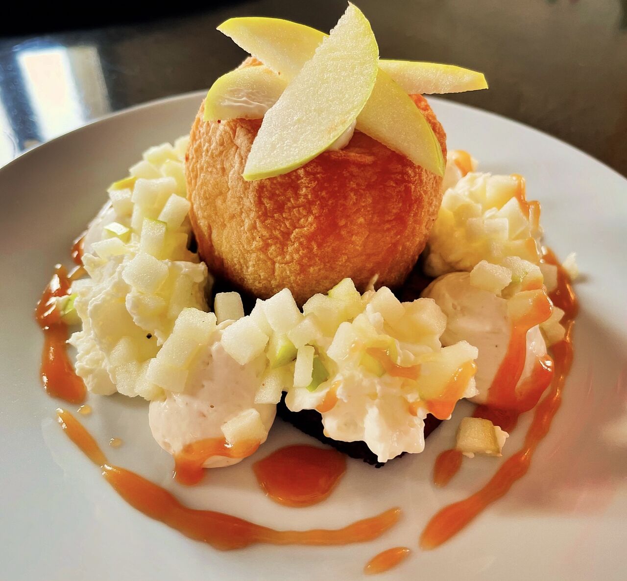 Pomme rotie, pain d épice et ganache au miel