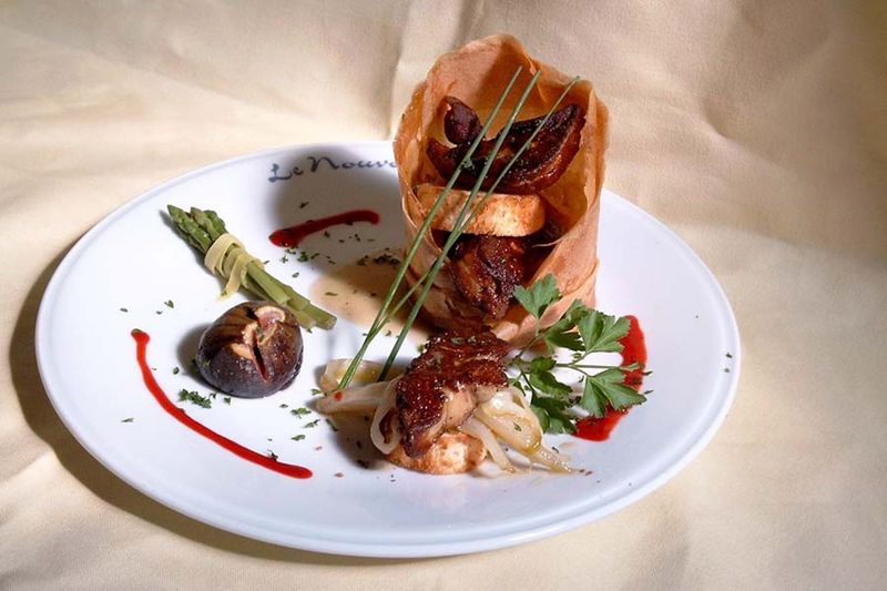 Foie gras poêlé sur lit de chicons